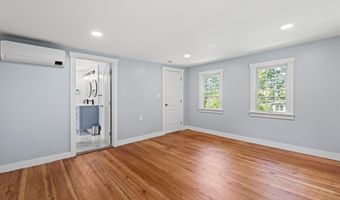 259 Falmouth Rd, Falmouth, ME 04105