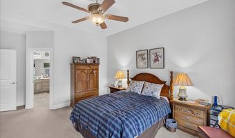 29 Mulberry Dr, Albany, NY 12205