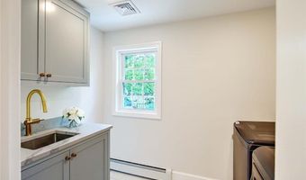 1 Cheshire Dr, Barrington, RI 02806