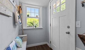 39 Sunset Dr, Barrington, RI 02806