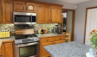 251 Kingston Dr, Aurora, OH 44202