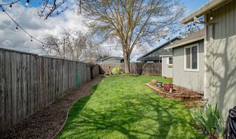 2004 Lara Ln, Central Point, OR 97502
