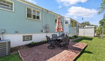 8225 Marvale Ln, Affton, MO 63123