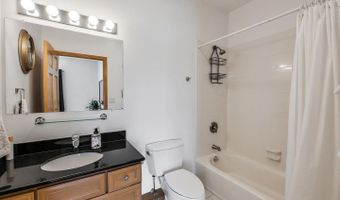 500 E Sherwood Dr, Addison, IL 60101