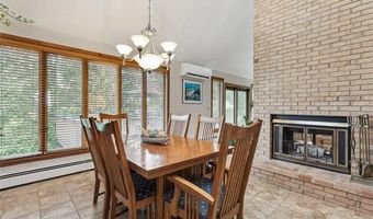 4 Wilbur Rd, Lincoln, RI 02865