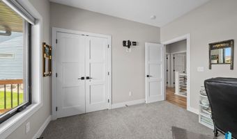 2820 E Daybreak Cir, Brandon, SD 57005