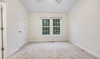 21208 HEDGEROW Ter, Ashburn, VA 20147