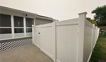 8 Ashby St, Johnston, RI 02919