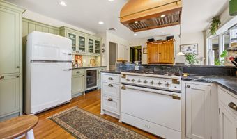 303 Beacon Hill Dr, Cheshire, CT 06410