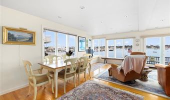 5 Defenders Row, Newport, RI 02840