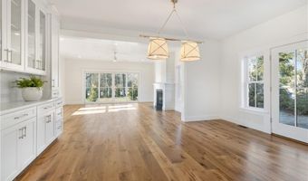 1 Knowlton Ct, Bristol, RI 02809
