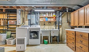 2512 N CHESTWOOD Ct, Appleton, WI 54911