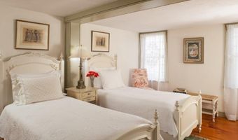 37 Marsh St, Newport, RI 02840