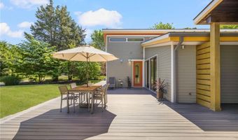 621 E Shore Rd, Jamestown, RI 02835
