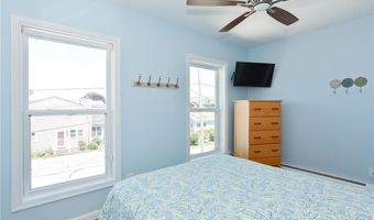 21 OAK Ave, Narragansett, RI 02882