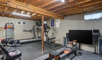 34 Brooks Farm Dr, Bristol, RI 02809