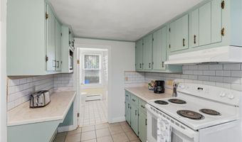 34 Platt St, Bristol, RI 02809
