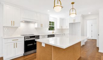 5 Butternut Dr, Bloomfield, CT 06002