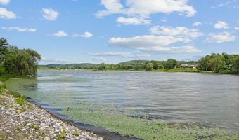 11 Boulevard Dr 10-44, Danbury, CT 06810