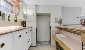 4359 Mohegan Dr, Affton, MO 63123