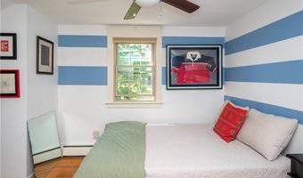7 Boulevard E, Middletown, RI 02842