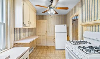 694 Hope St, Bristol, RI 02809