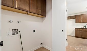 8450 W Canterbury Dr, Boise, ID 83704