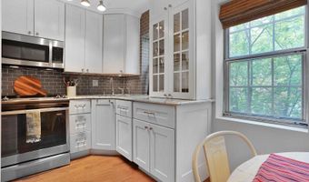 1732 QUEENS Ln 3-187, Arlington, VA 22201