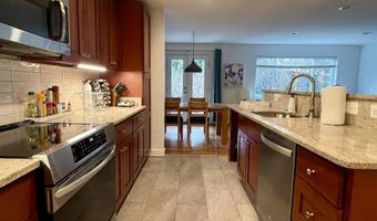 4118 18TH Road N Unit Middle Floor Middle Floor, Arlington, VA 22207