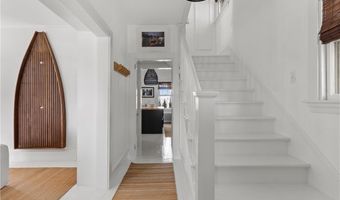 193 Coggeshall Ave, Newport, RI 02840