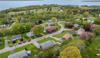 23 Algonquin Dr, Middletown, RI 02842