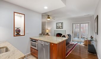 2317 S QUEEN St, Arlington, VA 22202