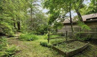 92 Cedar St, Belfast, ME 04915