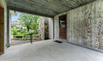 612 N Liberty St, Belchertown, MA 01007