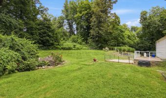16 Ramblewood Dr, Branford, CT 06405