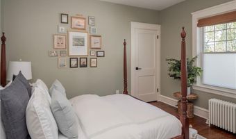 26 Vernon Ave, Newport, RI 02840