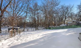 197 Maplewood Dr, Antioch, IL 60002