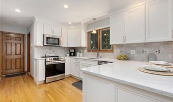 86 Wickham Rd, North Kingstown, RI 02852