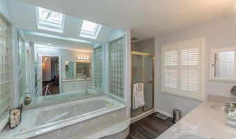 117 Royal Oak Dr, Aurora, OH 44202