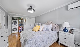 200 Merrick Rd R, Amityville, NY 11701