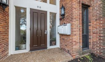 916 Claytonbrook Dr 1, Ballwin, MO 63011