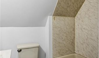 32 Briarwood Rd, Lincoln, RI 02865