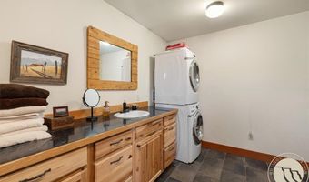 618 Grove Creek Rd, Absarokee, MT 59001