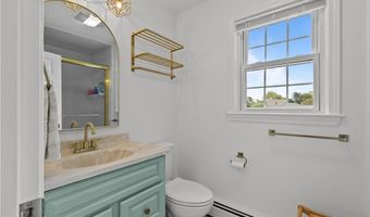 12 Granada Ter, Middletown, RI 02842