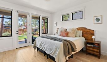 1185 NW Singleton Pl, Bend, OR 97703