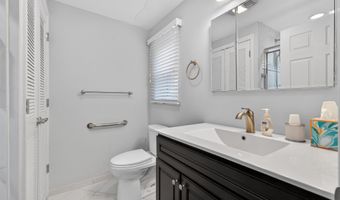 41 Montclair Ave, Airmont, NY 10952