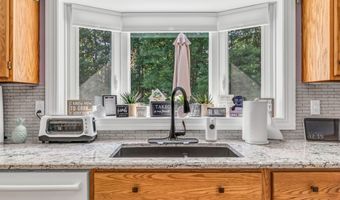 1391 Turner St, Auburn, ME 04210