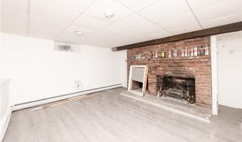 584 Division Rd, East Greenwich, RI 02818