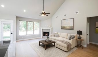 1 Nairn Ln, Bella Vista, AR 72715