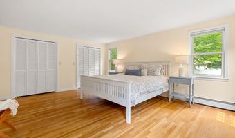 6 Winterberry Dr, Amherst, NH 03031